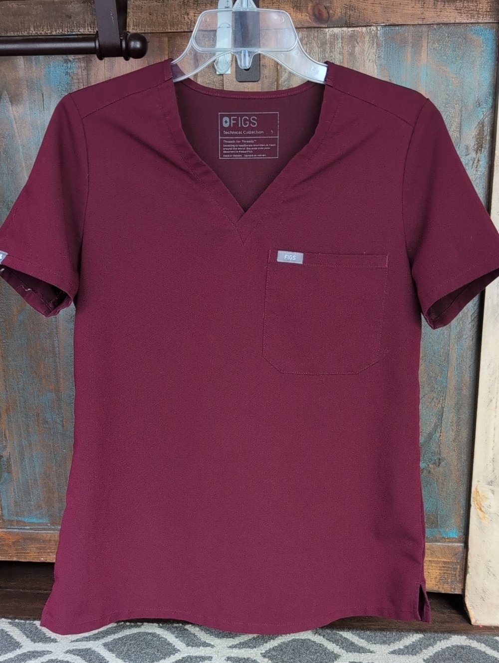 FIGS Catarina One Pocket Scrub Top Burgundy Short Sleeves - Women's Small